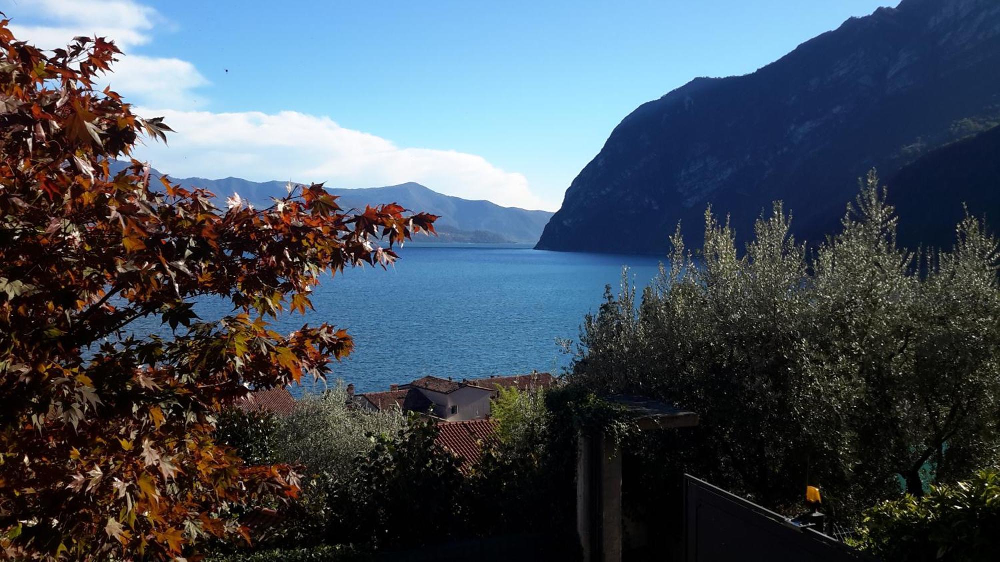 Iseolakerental - Vacanza Romantica Riva di Solto Buitenkant foto